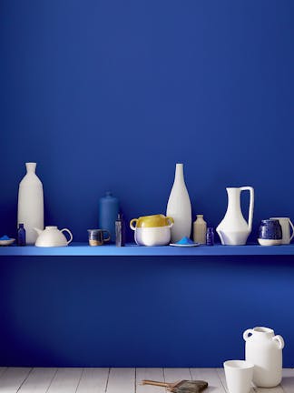 Der Little Greene Farbton Ultra Blue 264 besteht aus einem einzigen Pigment: Ultramarin.