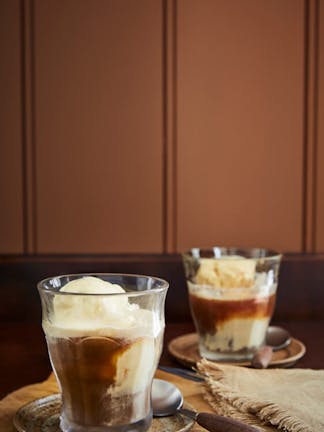 Farben, inspiriert von köstlichen Desserts – das ist die neue Kollektion ‚Sweet Treats‘ von Little Greene. Hier: Affogato